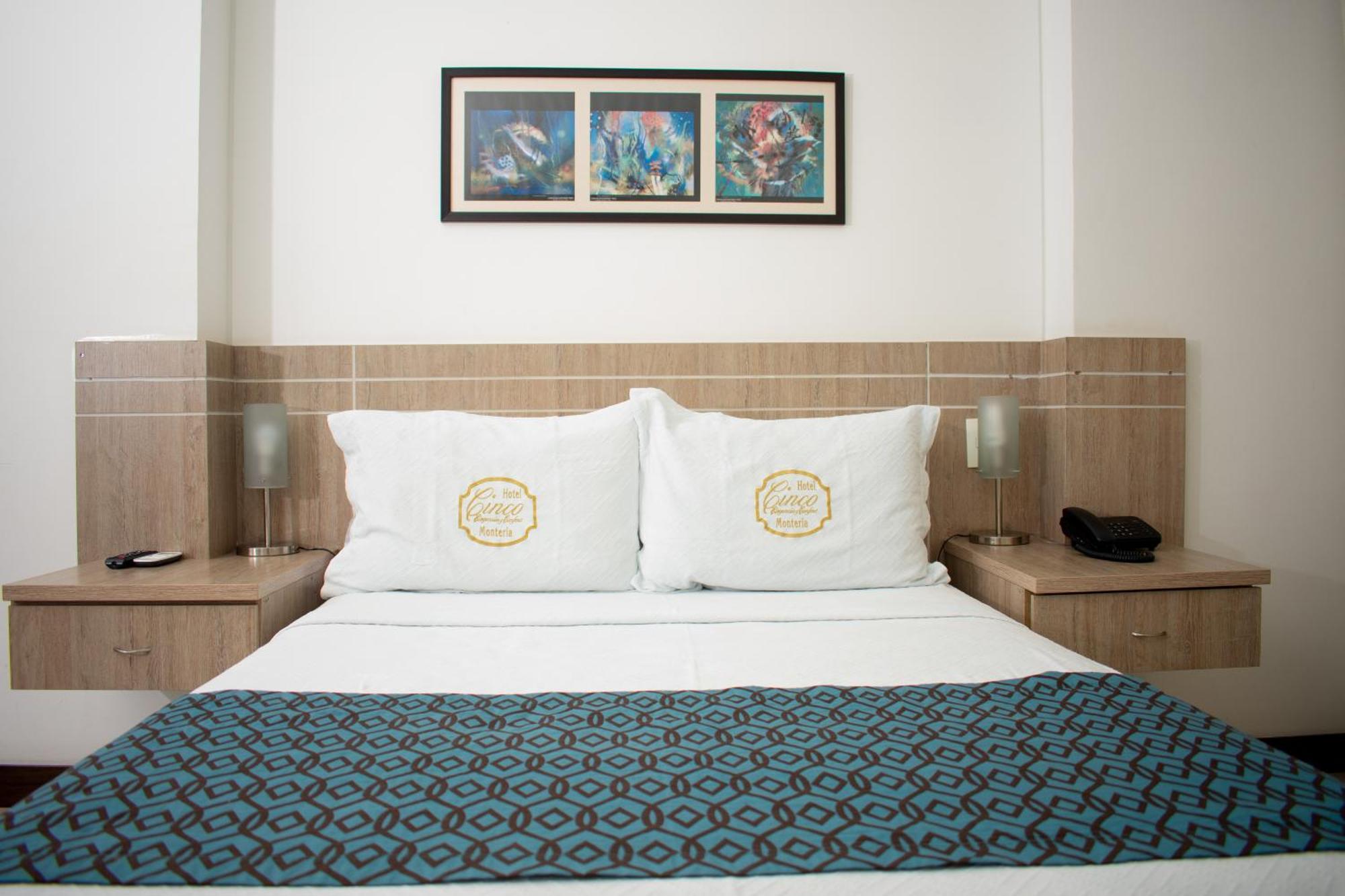 Hotel Cinco מונטריה מראה חיצוני תמונה