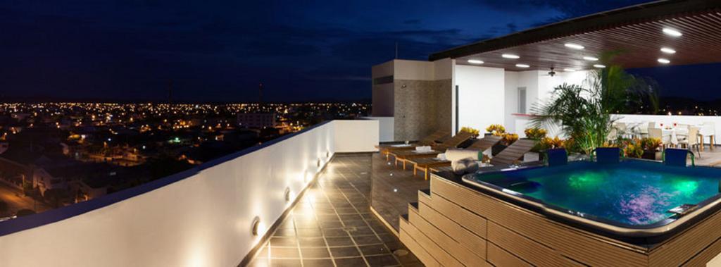 Hotel Cinco מונטריה מראה חיצוני תמונה