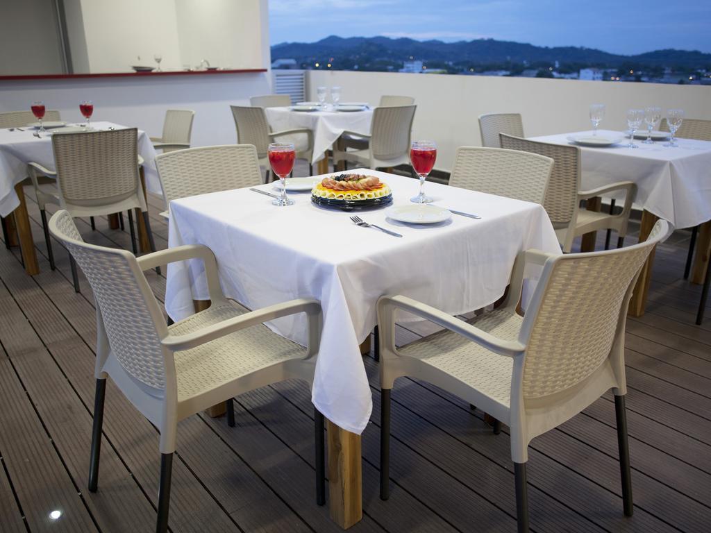 Hotel Cinco מונטריה מראה חיצוני תמונה