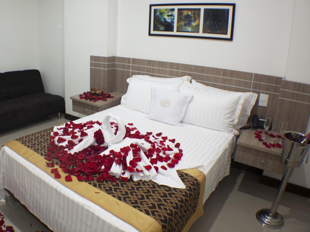 Hotel Cinco מונטריה מראה חיצוני תמונה