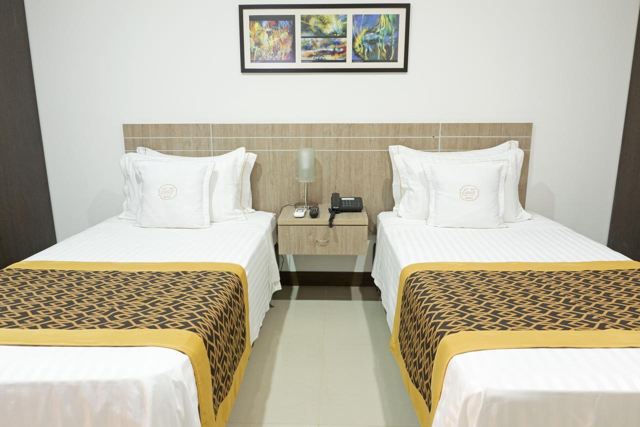 Hotel Cinco מונטריה מראה חיצוני תמונה