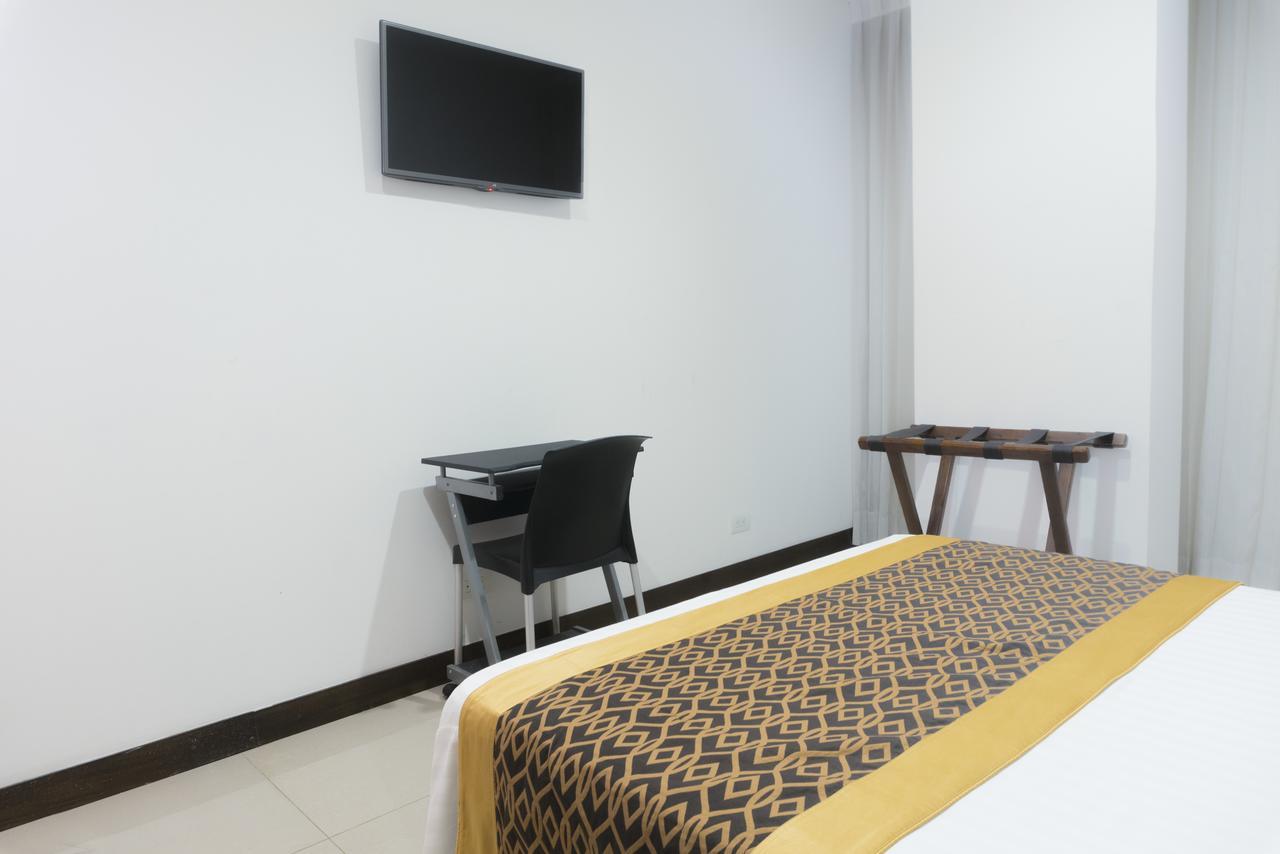 Hotel Cinco מונטריה מראה חיצוני תמונה