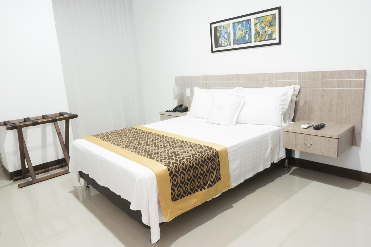 Hotel Cinco מונטריה מראה חיצוני תמונה