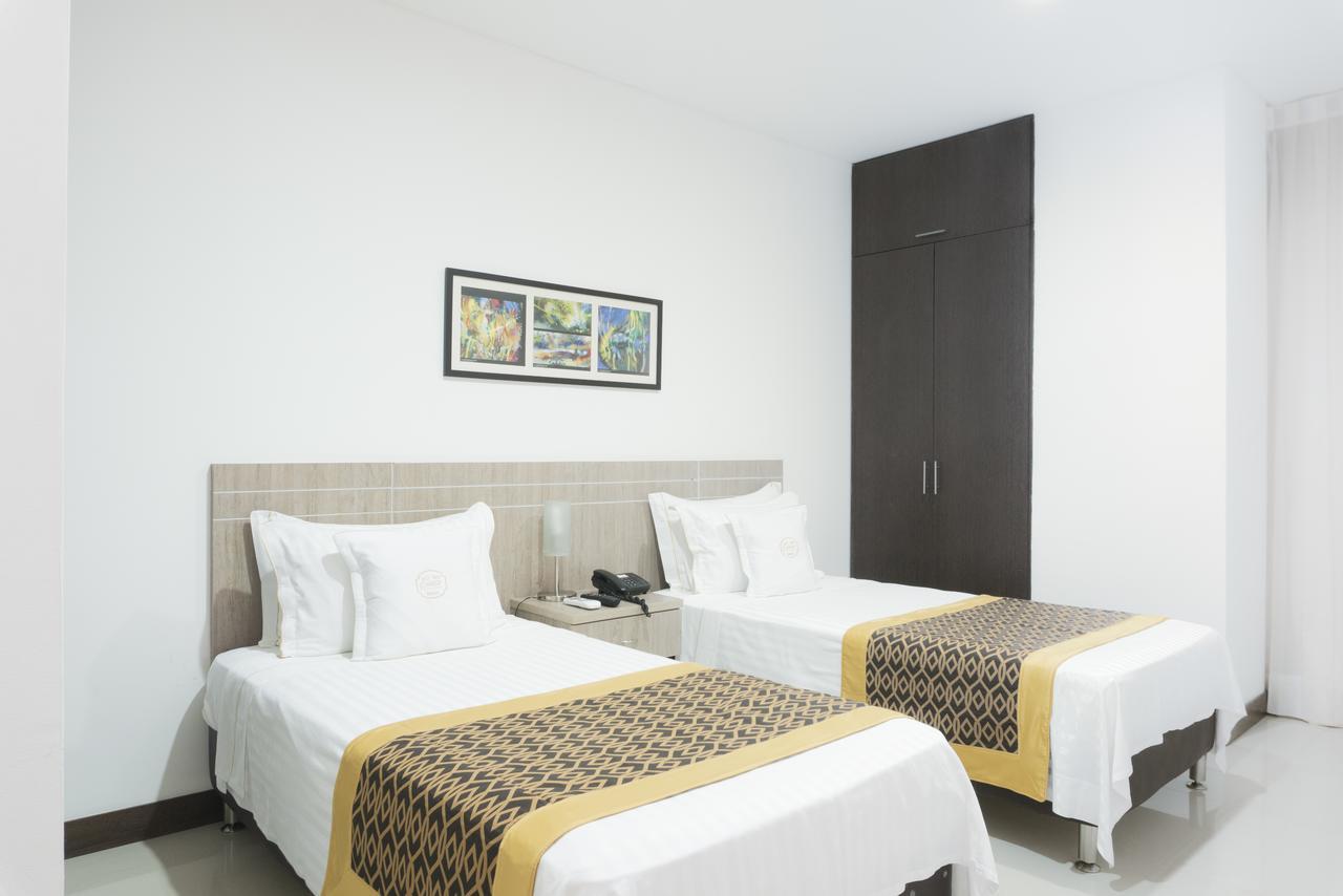 Hotel Cinco מונטריה מראה חיצוני תמונה