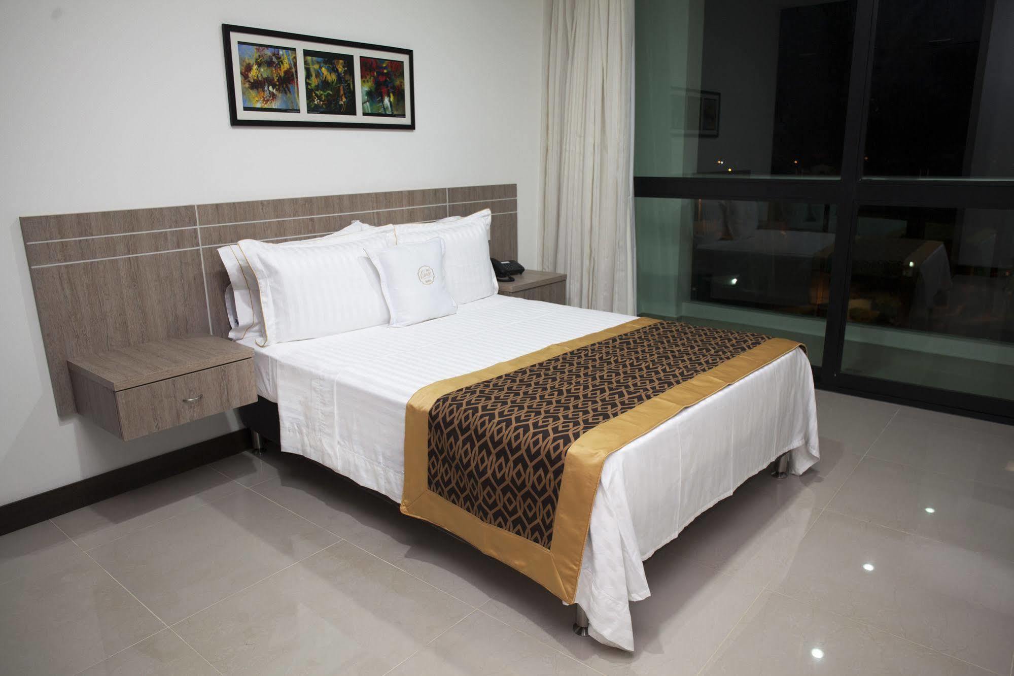 Hotel Cinco מונטריה מראה חיצוני תמונה