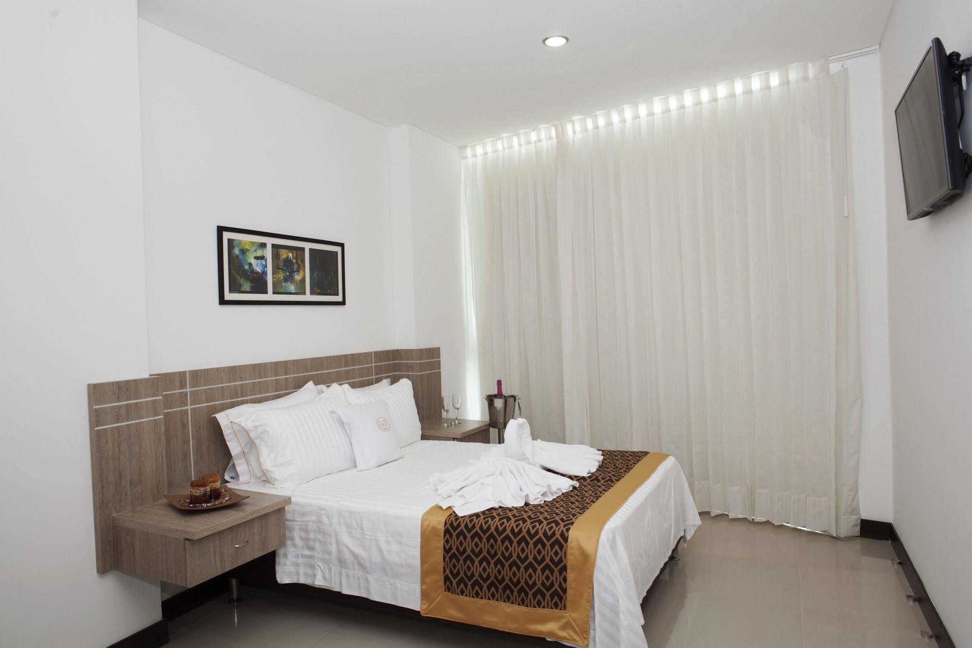 Hotel Cinco מונטריה מראה חיצוני תמונה