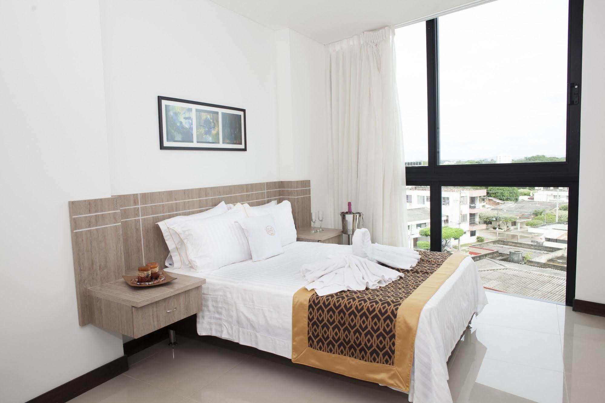Hotel Cinco מונטריה מראה חיצוני תמונה